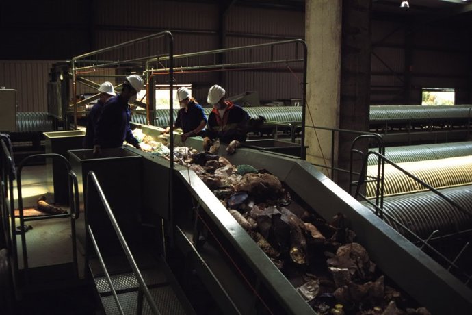 Trabajadores en una factoría