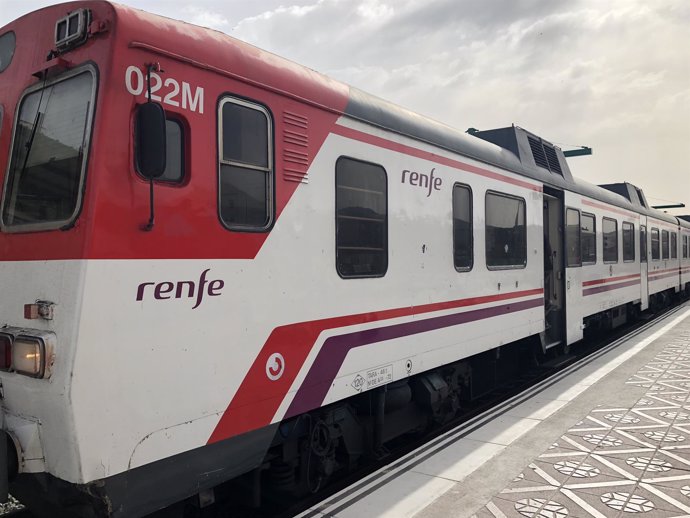 Estación de tren en El Carmen, tren, Renfe, cercanías, AVE