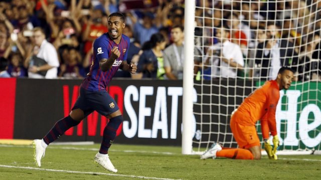 Malcom celebra un gol con el Barça