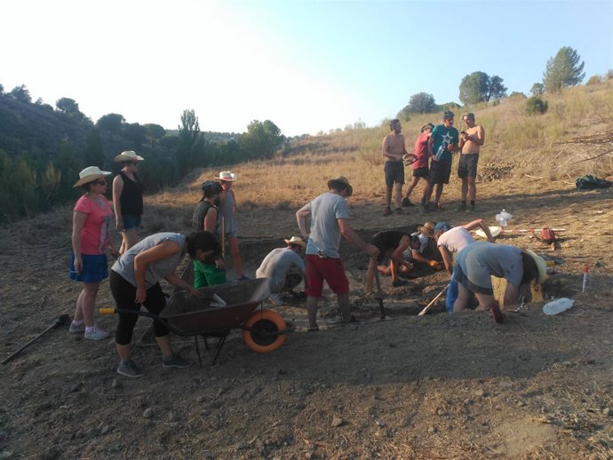 Segovia.- Equipo arqueológico en la Peña del Moro