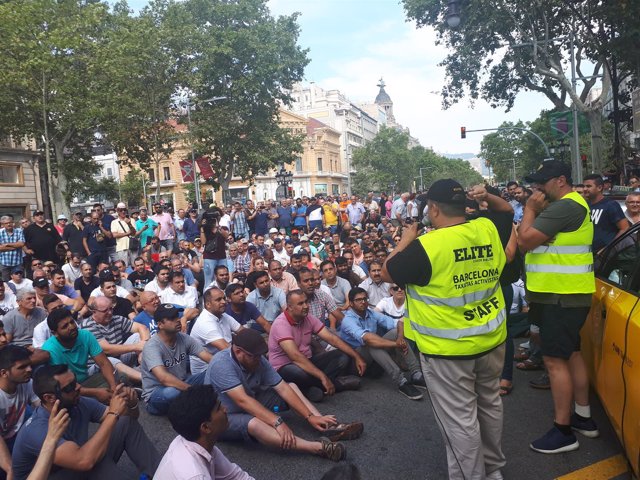 Asamblea de taxistas por la huelga de taxis en Barcelona
