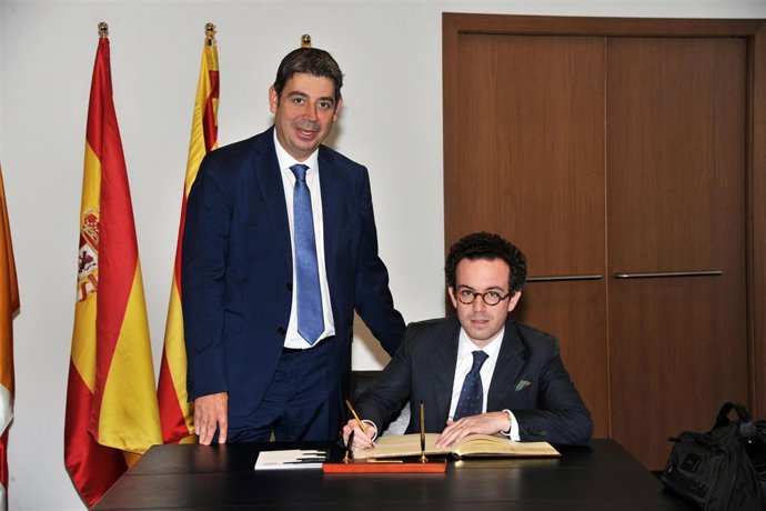 Eloi Planes, presidente de Fluidra, y Sébastien Mazella di Bosco (Rhone Capital)