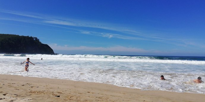 Playa de Ribadesella, temporal, oleaje, playa, verano, Asturias