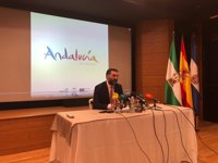 La Junta pide una solución "rápida" para que el conflicto del taxi no incida en el sector turístico