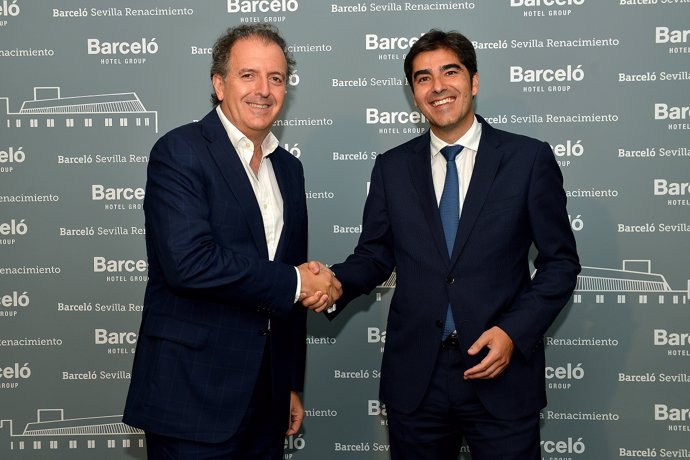 Firma del acuerdo entre Barceló y Wingenia para un nuevo hotel en Conil