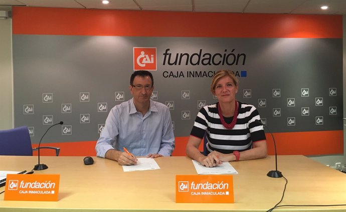 Firma del convenio entre Fundación CAI y Fundesa.