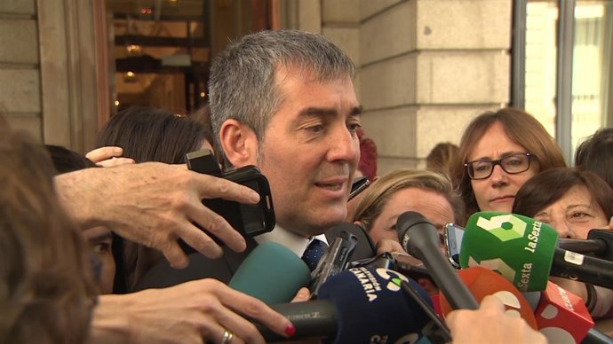 Fernando Clavijo declara en la puerta del Congreso