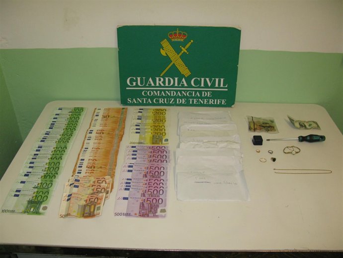 Joyas y dinero sustraídos