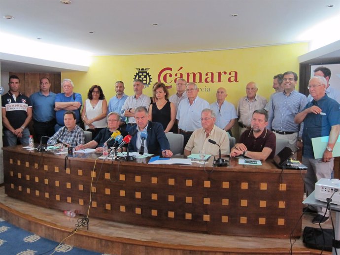 Reunión Círculo por el Agua con Lucas Jiménez a la cabeza                    