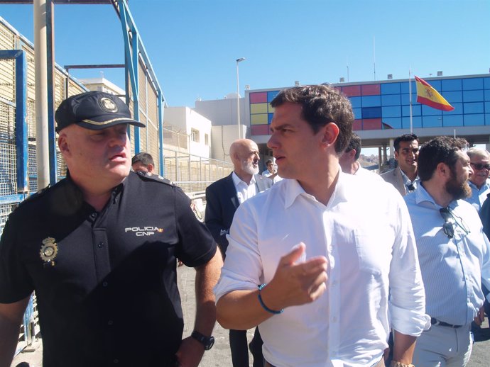 Albert Rivera visita el perímetro fronterizo de Ceuta