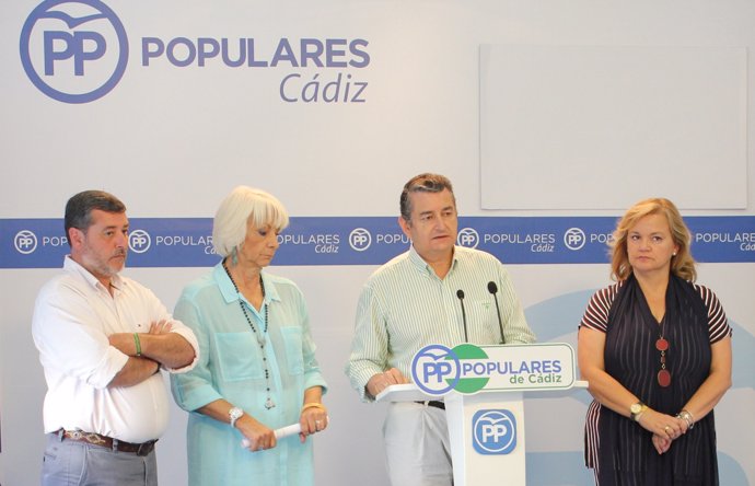 Antonio Sanz en rueda de prensa en la sede del PP en Cádiz