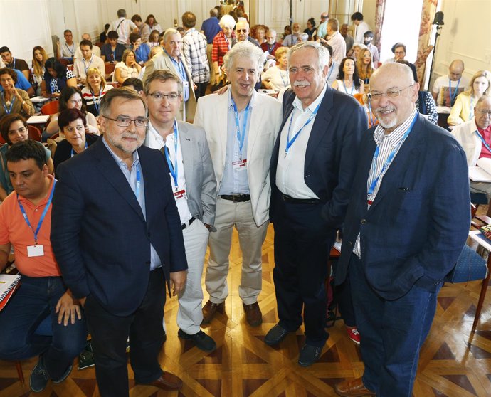 Pérez Henares y participantes en el curso UIMP