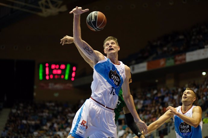 Artem Pustovyi (Monbus Obradoiro)