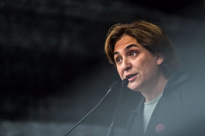 La alcaldesa de Barcelona, Ada Colau, interviene en un acto político