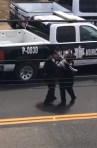 Graban un tiroteo en Playas de Tijuana en el que mueren dos personas