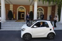 La huelga impide a Revilla cumplir con su tradición de llegar en taxi al Palacio de la Moncloa