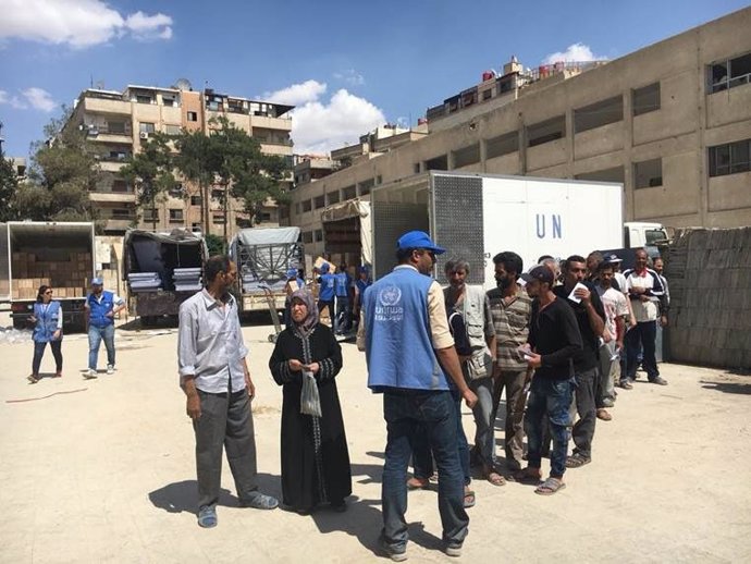 Convoy de ayuda de la UNRWA para desplazados de Yarmuk