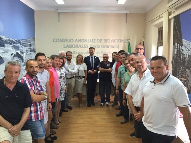 Firma del convenio del metal en Granada