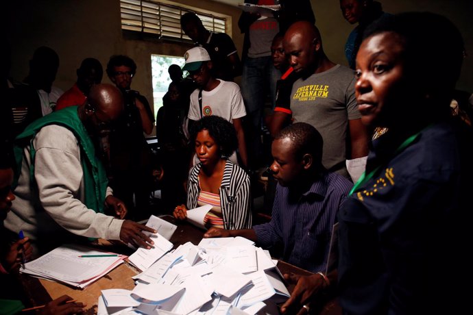 Recuento de votos tras las elecciones en Malí