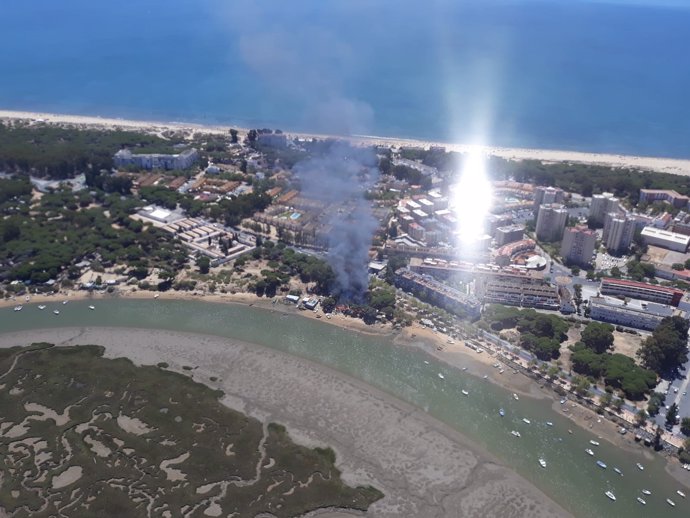 Incendio en el paraje Marismas de Isla Cristina. 