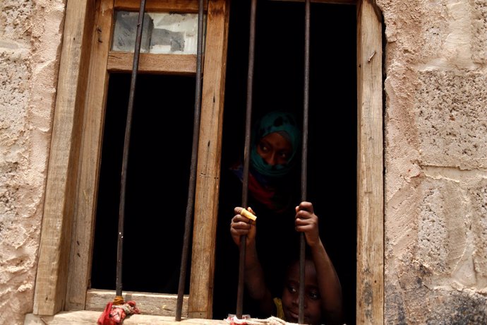 Desplazados por la ofensiva en Hodeida en una vivienda de Saná