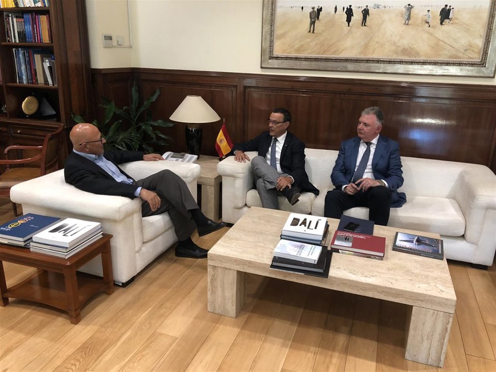 Reunión de Caraballo y Romero con Olivares en el Ministerio de Defensa.
