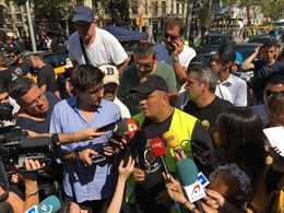 El portavoz de Élite Taxi, Alberto Álvarez, ante los medios