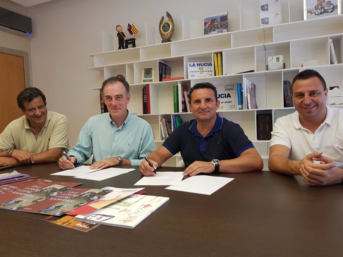Firma del convenio entre la Universidad de Navarra y La Nucía