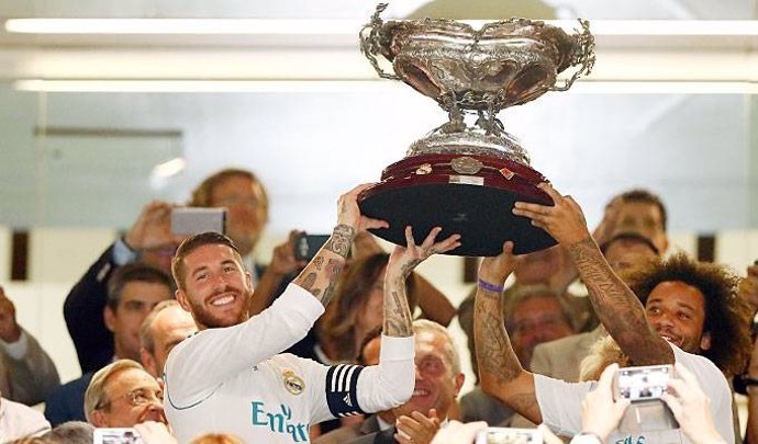Ramos y Marcelo, tras ganar la 38ª edición del Trofeo Bernabéu
