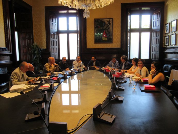  Reunió De la Taula Del Parlament                              