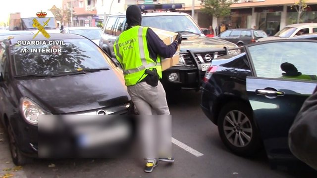 Guàrdia Civil duent a terme una operació contra la captació de gihadistes