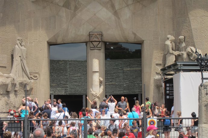Turistes a la Sagrada Família