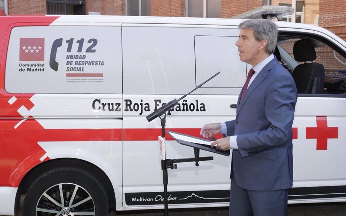 El presidente de la Comunidad, Ángel Garrido, visita la sede de Cruz Roja