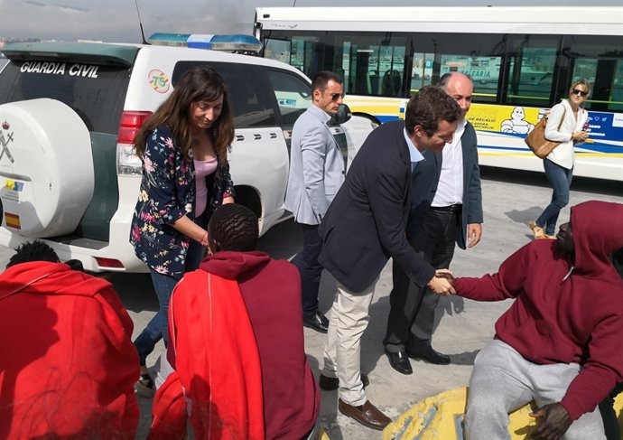 El presidente de PP, Pablo Casado, y la secretaria general del PP-A, Loles López