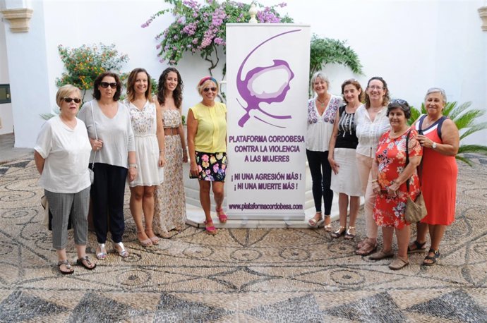 La Diputación suscribe el convenio con la Plataforma contra Violencia a Mujeres
