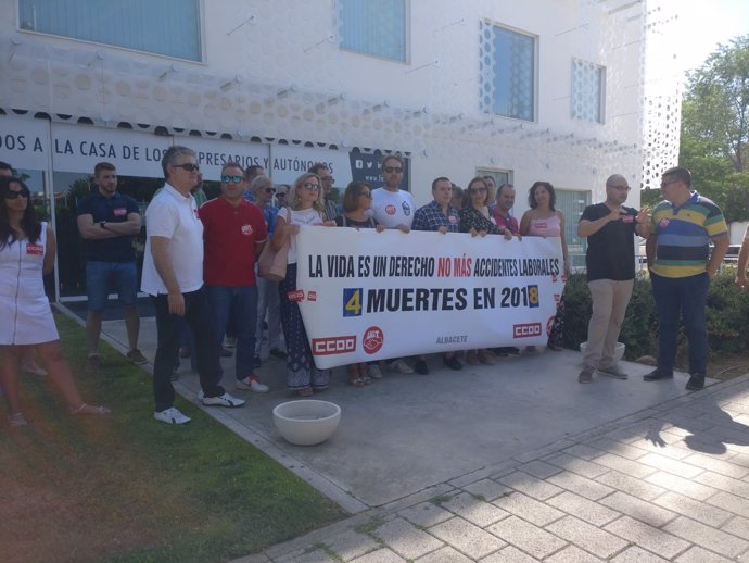 Concentración organizada por UGT y CCOO en Albacete