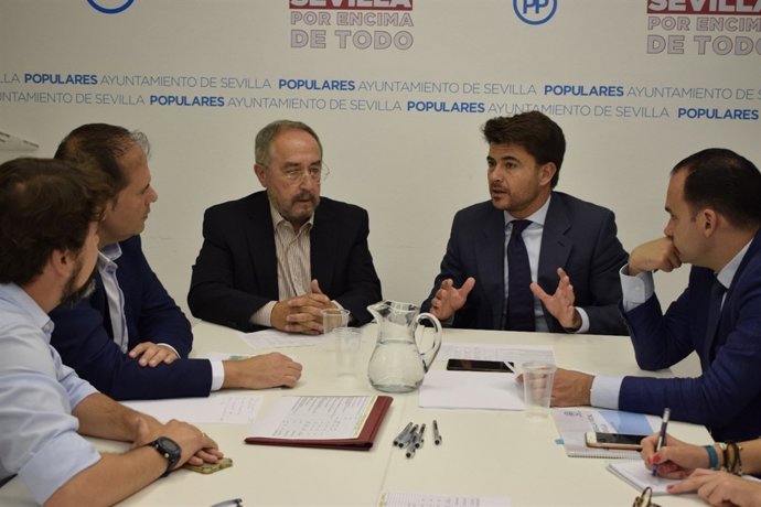 Beltrán Pérez reunido con la APES