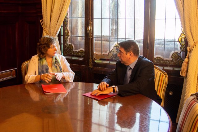 El ministro de Agricultura, Luis Planas, y la consejera navarra Isabel Elizalde