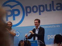 Pablo Casado dice que la posición del PP sobre inmigración no es "ni radical ni de derechas" sino "responsable"