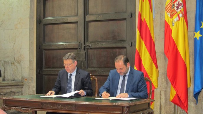 Puig y Ábalos firman el acuerdo para aplicar el Plan de Vivienda en la Comunitat