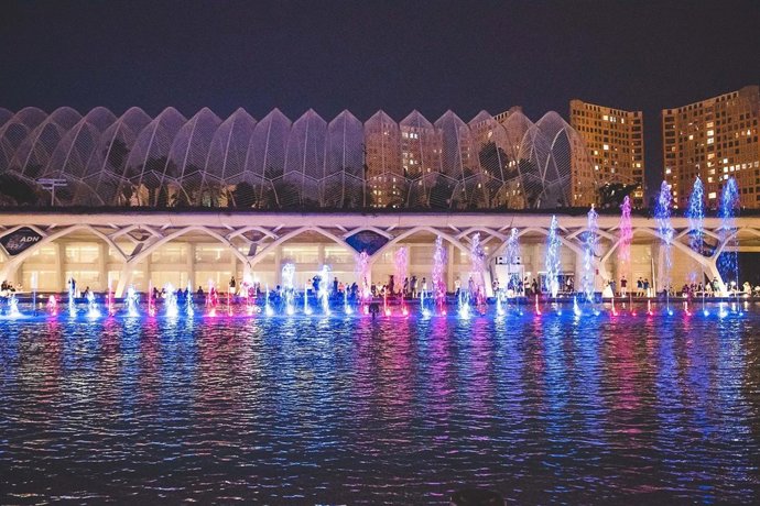 Espectáculo de luz, agua y sonido en l'Hemisfèric