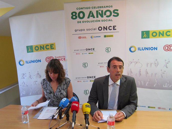 Pedro Ortiz y Aitana Martínez, representantes de ONCE en Asturias