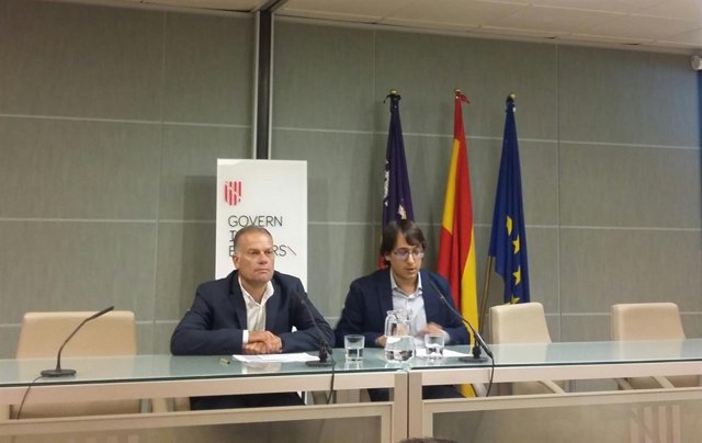 El conseller de Trabajo, Negueruela (derecha) y el director general Llorenç Pou