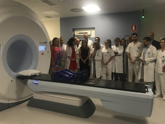 Equipo de tomoterapia en la unidad de oncología radioterápida  Virgen del Rocio