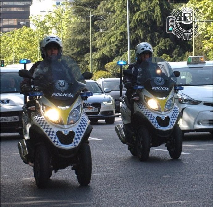 Agentes de Policía Municipal de Madrid en motocicleta