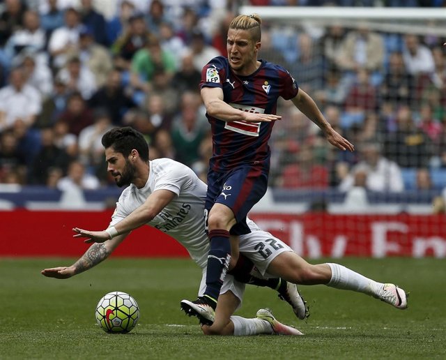 Football Soccer - Real Madrid v Eibar- Spanish Liga BBVA - Santiago Bernabeu, Ma