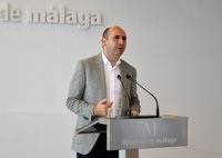 PSOE-A denuncia las "infamias" de PP-A contra el consejero de Empleo ante el asunto de las tarjetas de Faffe