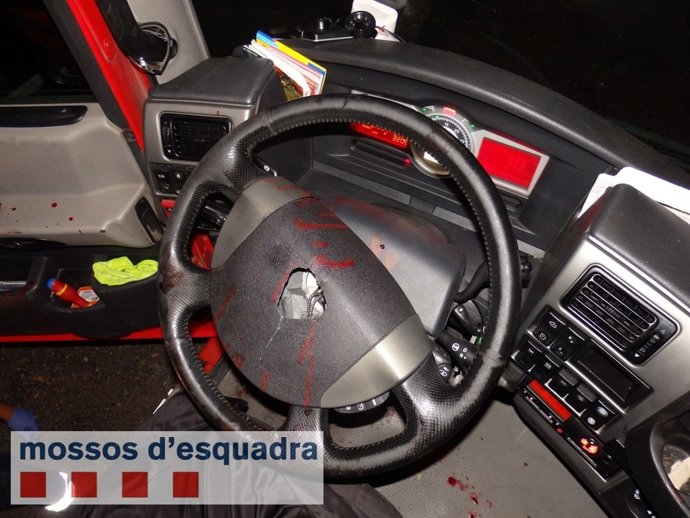 Els Mossos detenen un camioner per conduir bebibo i manipular el tacògraf
