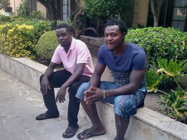 Omran Osman y Ntouba Japhet, inmigrantes acogidos en Son Rapinya (Palma)