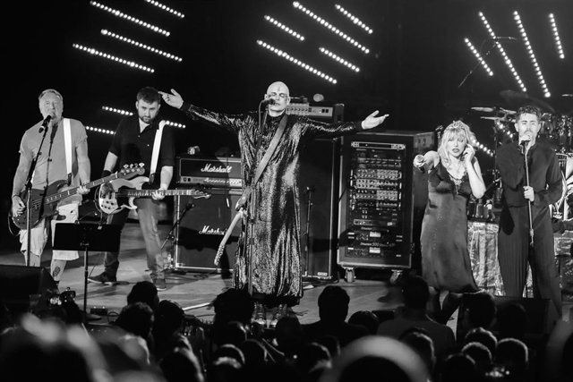 THE SMASHING PUMPKINS, PETER HOOK, COURTNEY LOVE Y DAVEY HAVOK